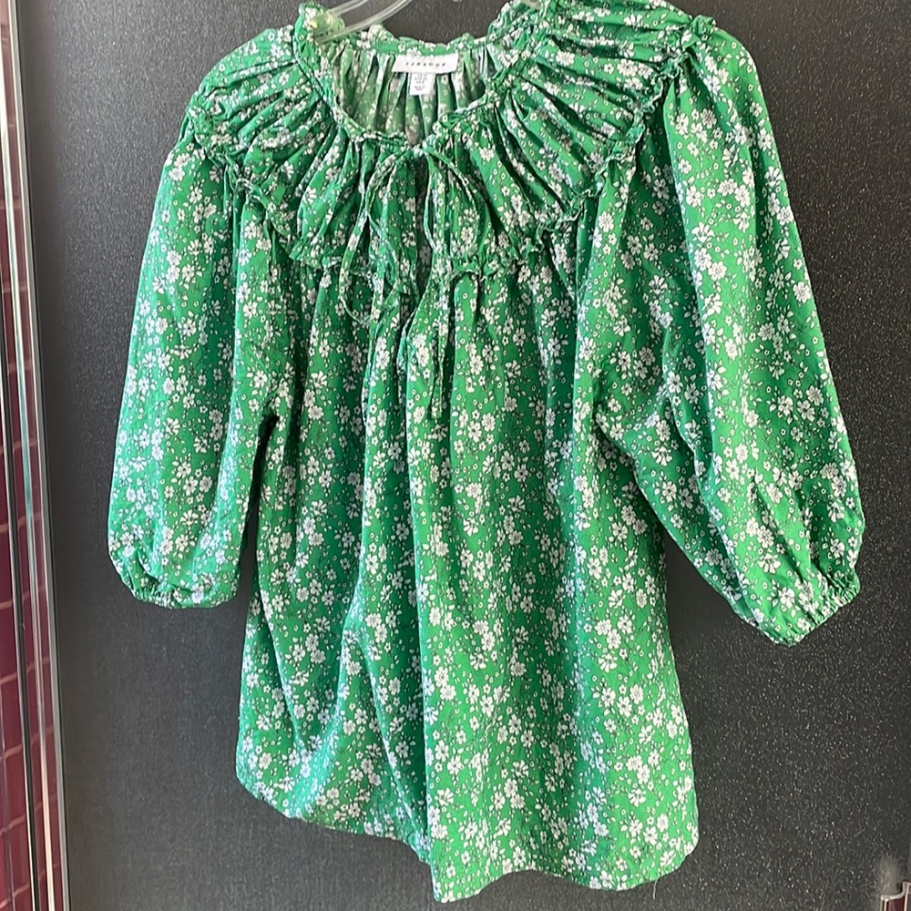 Top Shop Kelly green 100% Cotten Boho 3/4 sleeve top. Size 8 USA.